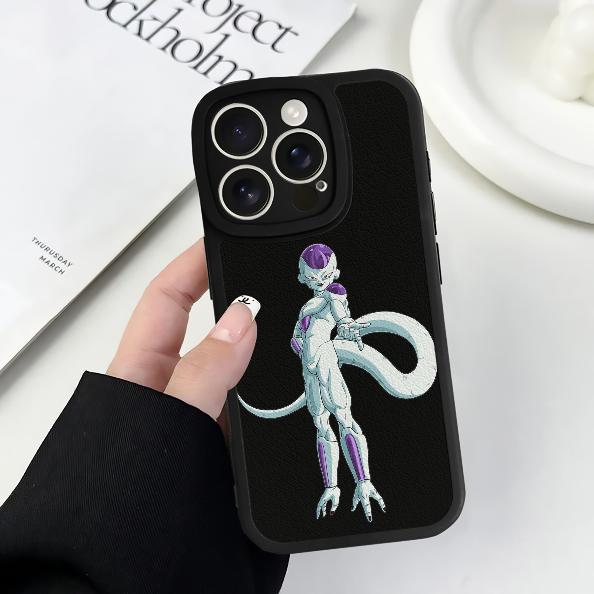 （画像用） ドラゴンボール フリーザ DRAGON BALL Frieza 【iPhone 16シリーズ対応】シリコンスマホケース（レザー調） 材質：シリコン